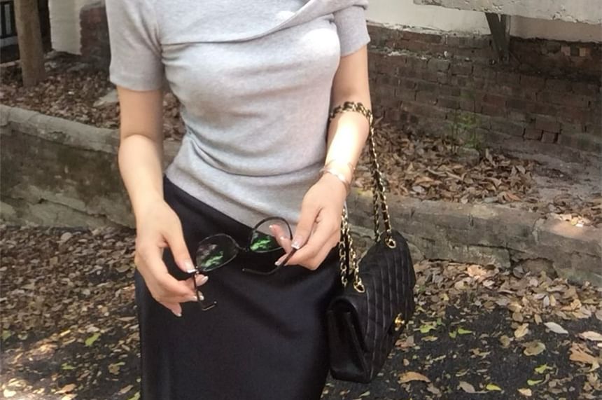 Off-Shoulder Fit Slim Twist Short-Sleeve T-Shirt