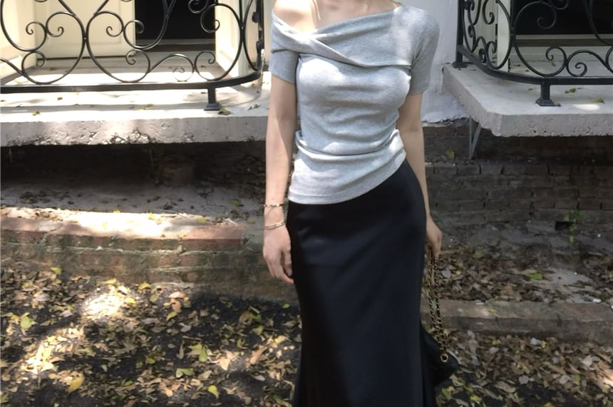 Off-Shoulder Fit Slim Twist Short-Sleeve T-Shirt