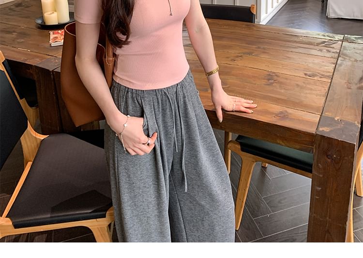 Round Plain Fit Tee Slim Neck Short-Sleeve