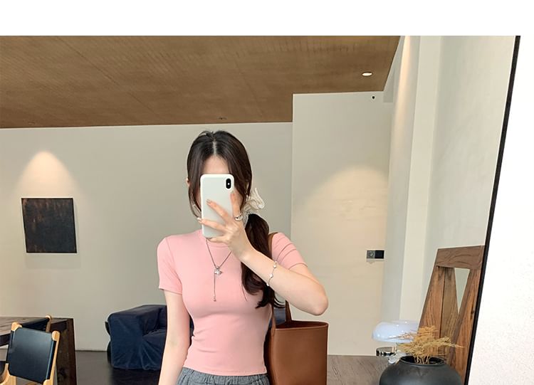 Round Plain Fit Tee Slim Neck Short-Sleeve