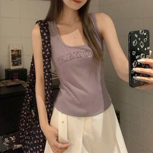 Fit Slim Scoop Tank Top Neck Lettering