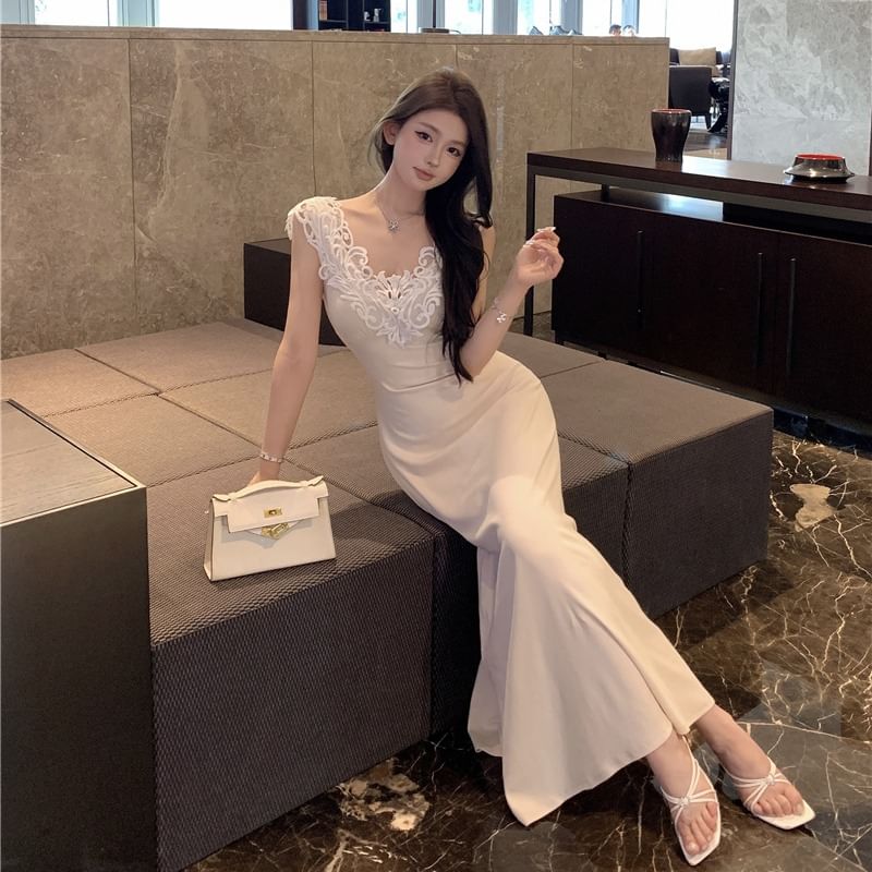 Maxi Mermaid Panel Sleeveless Lace V-Neck Dress