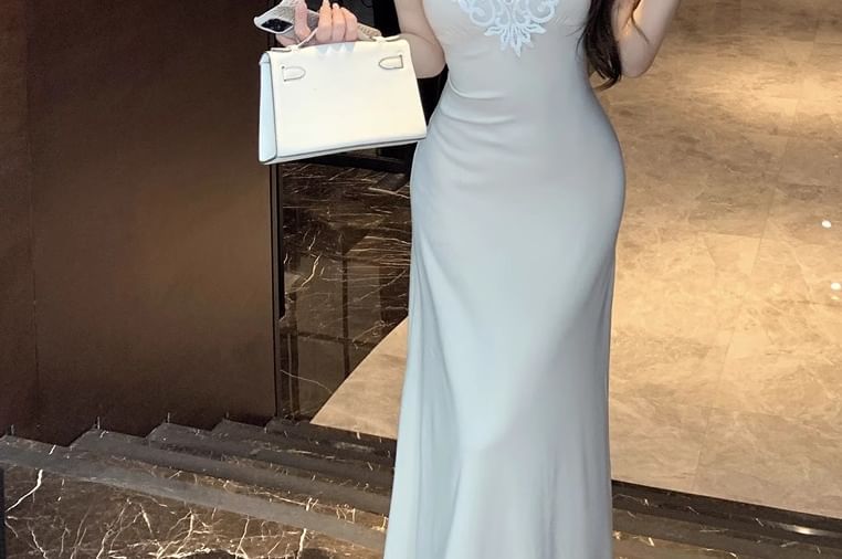 Maxi Mermaid Panel Sleeveless Lace V-Neck Dress