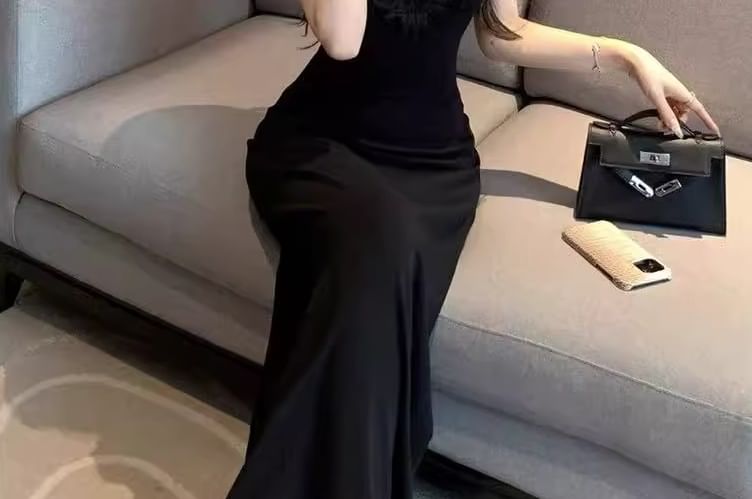 Maxi Mermaid Panel Sleeveless Lace V-Neck Dress