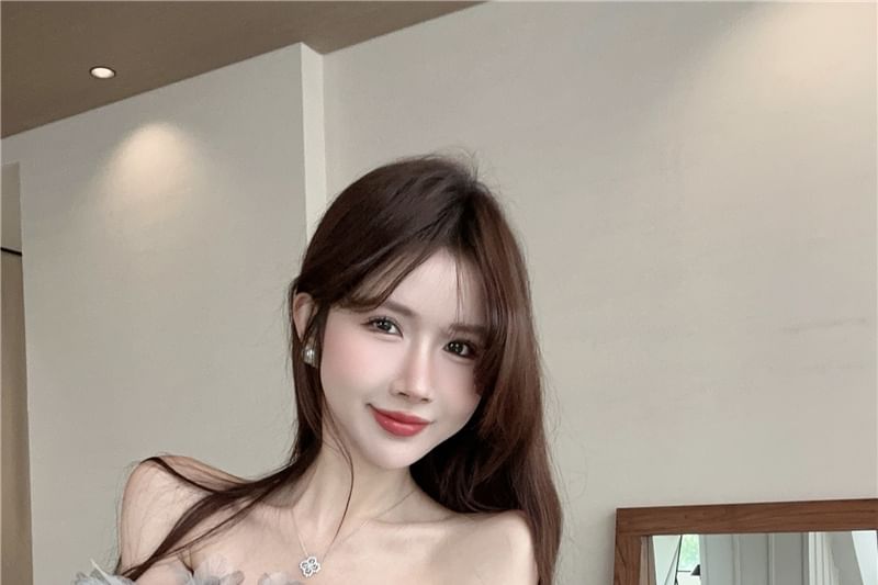 Off-Shoulder Detail T-Shirt Flower Plain