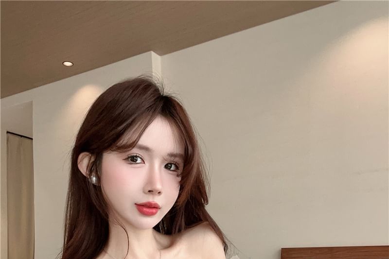 Off-Shoulder Detail T-Shirt Flower Plain