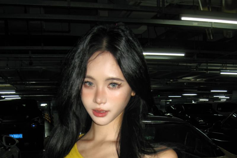 Plain Short-Sleeve Cropped One-Shoulder Tee