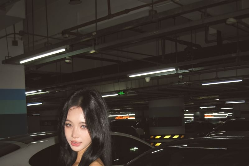 Plain Short-Sleeve Cropped One-Shoulder Tee