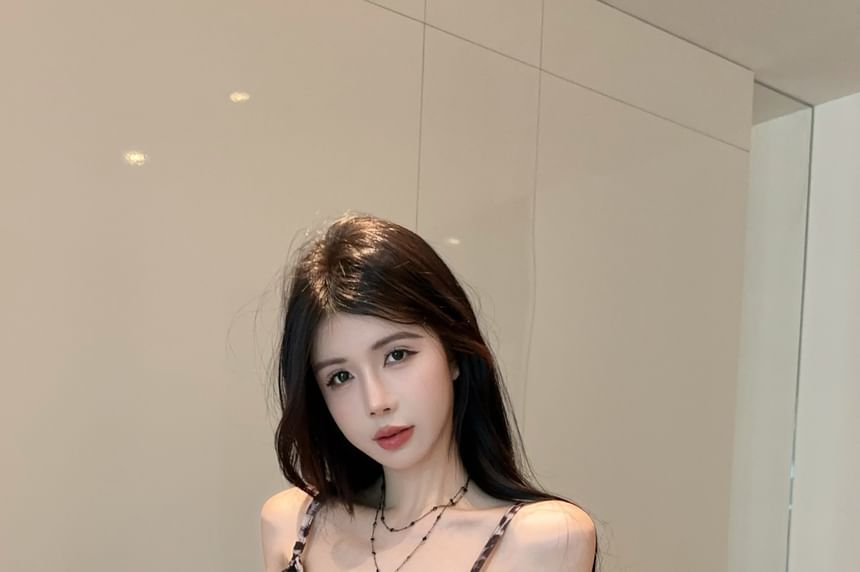 Ruffle Slit Panel Print Tie-Up V-Neck Leopard Top Cami