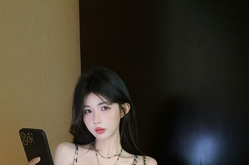 Ruffle Slit Panel Print Tie-Up V-Neck Leopard Top Cami