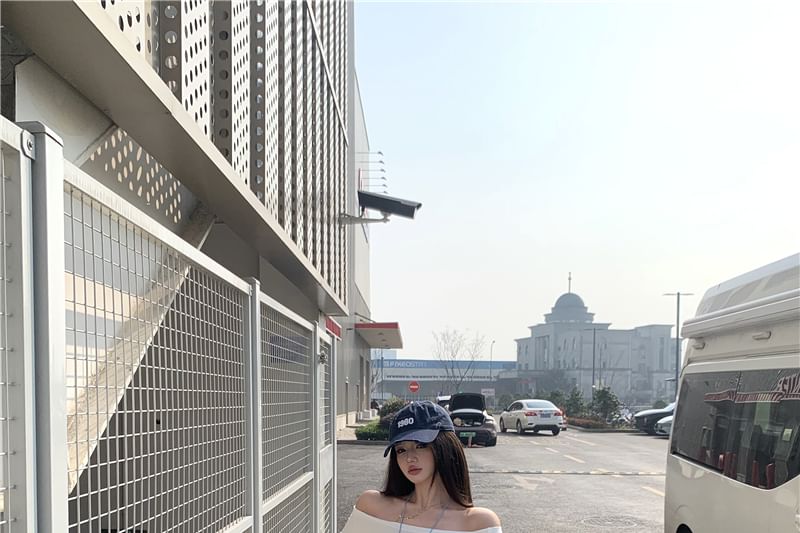 Plain Mini / Crop T-Shirt Off A-Line Shoulder Skirt Long-Sleeve