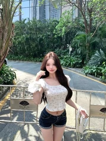 Bow Cap Print Scoop Neck T-Shirt Cartoon Crop Sleeve