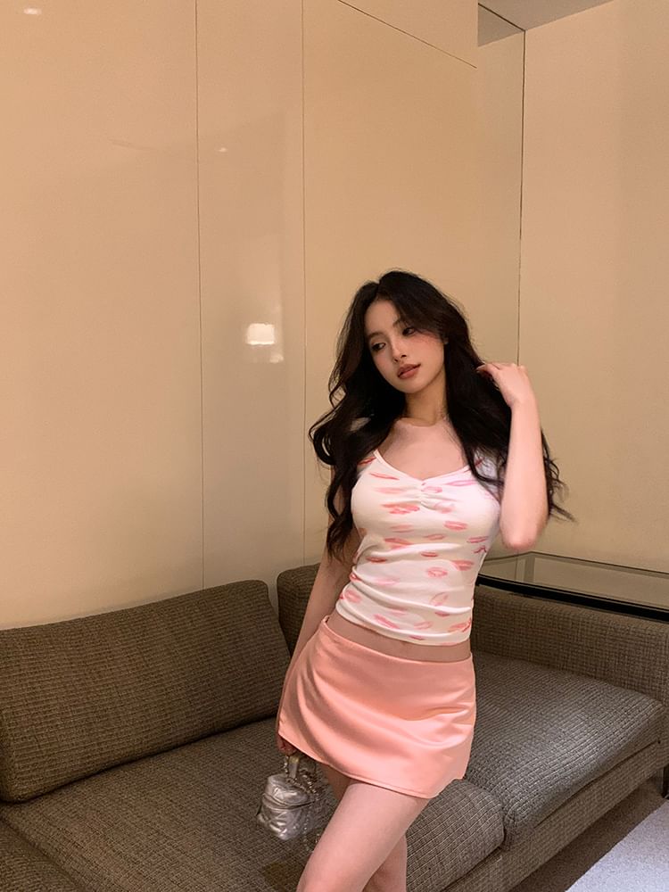 Short-Sleeve T-Shirt Mini Neck Print Scoop / Skirt