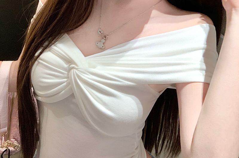 Short-Sleeve Twisted V-Neck Crop Plain Top