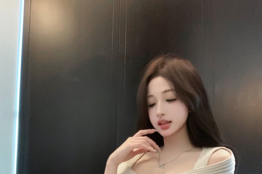 Plain Short-Sleeve Top Crop Cold Shoulder