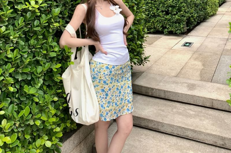 Rise High Flower Pencil Detail Halter Skirt Neck / Mini Floral Top Scoop Plain