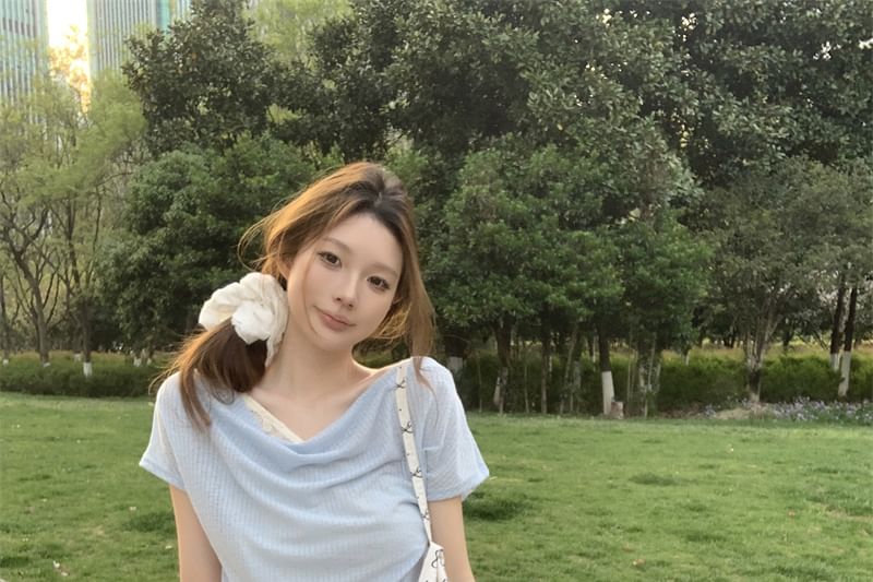 Short-Sleeve Plain One-Shoulder Tee