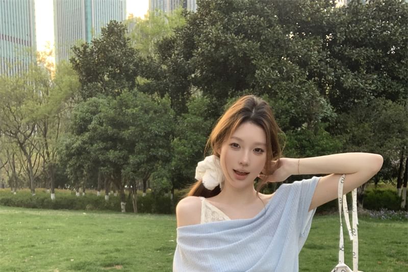 Short-Sleeve Plain One-Shoulder Tee