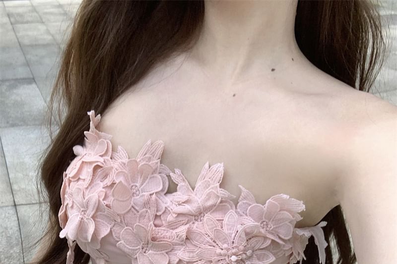 Front-Slit Plain Tube Detail Flower Top