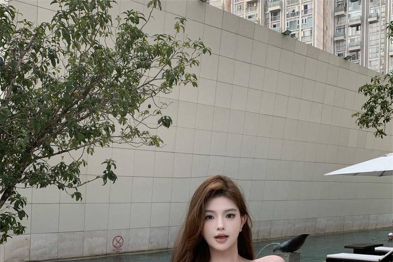 Front-Slit Plain Tube Detail Flower Top