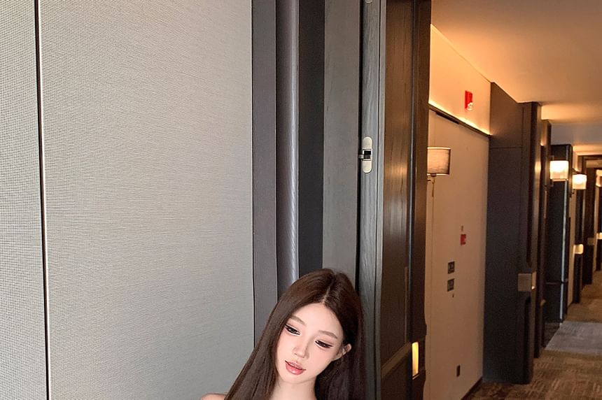 V-Neck Fishbone Top Lace Cami Trim