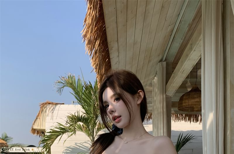 Off-Shoulder Floral Crop Top