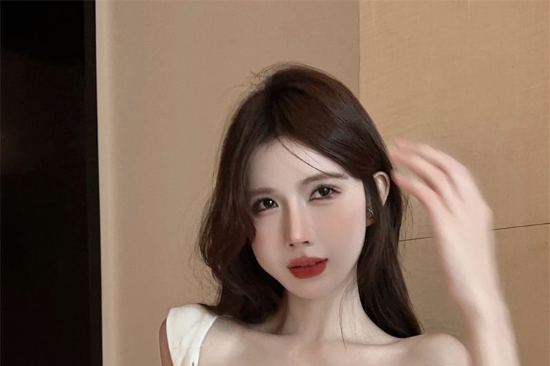 One-Shoulder Plain Buckled Asymmetrical Crop Top