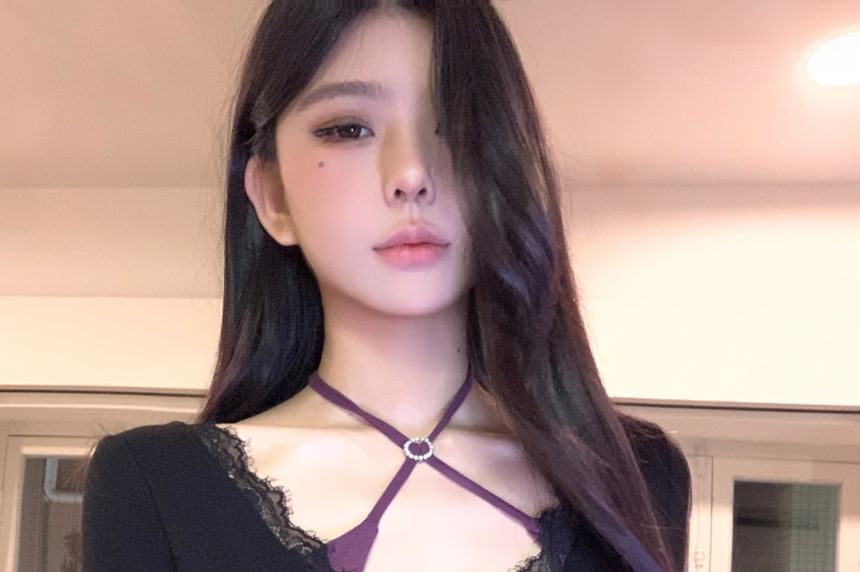 Long-Sleeve Tee Crop Trim Halter-Neck Lace + Set: V-Neck Top