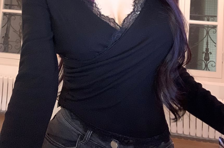 Long-Sleeve Tee Crop Trim Halter-Neck Lace + Set: V-Neck Top