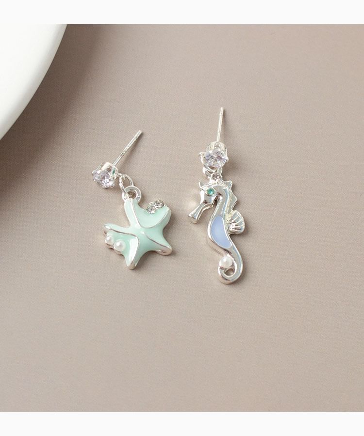 Star Earring Asymmetrical Drop Clip-On / Rhinestone