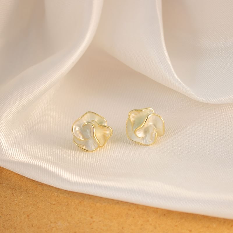 Clip-On Earring / Flower Stud