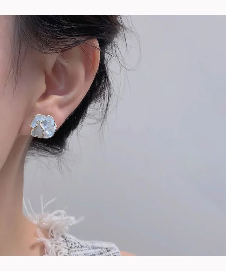 Clip-On Earring / Flower Stud