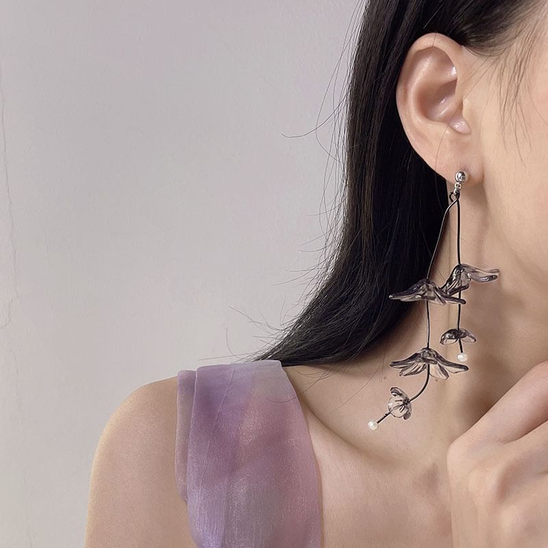 Earring / Asymmetrical Drop Flower Clip-On