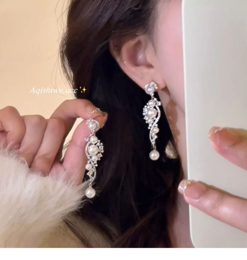 Faux Dangle Alloy Pearl Earring