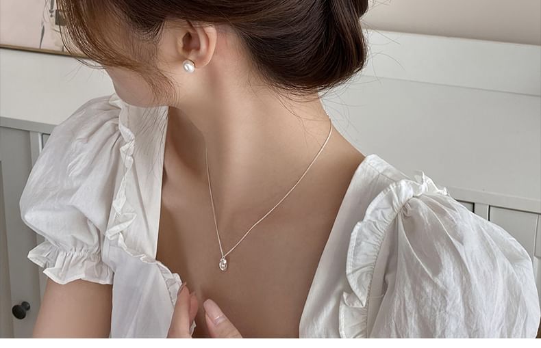 Flower Claw Pearl Acrylic Faux Hair