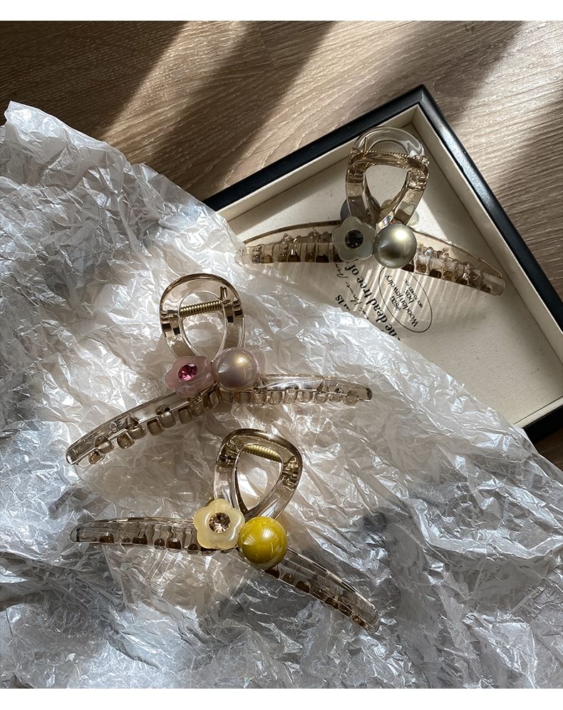 Flower Claw Pearl Acrylic Faux Hair