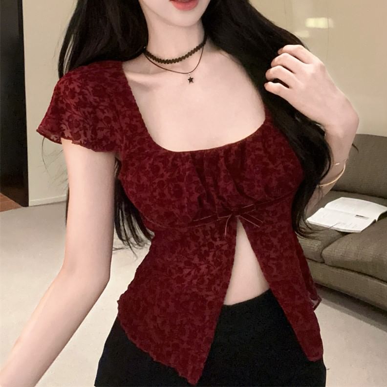 Short-Sleeve Top Hem Square Slit Neck Lace