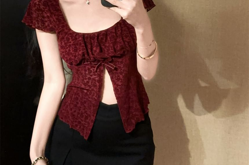 Short-Sleeve Top Hem Square Slit Neck Lace