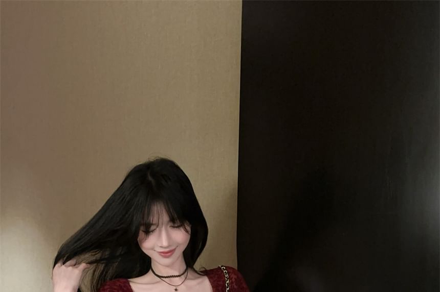 Short-Sleeve Top Hem Square Slit Neck Lace