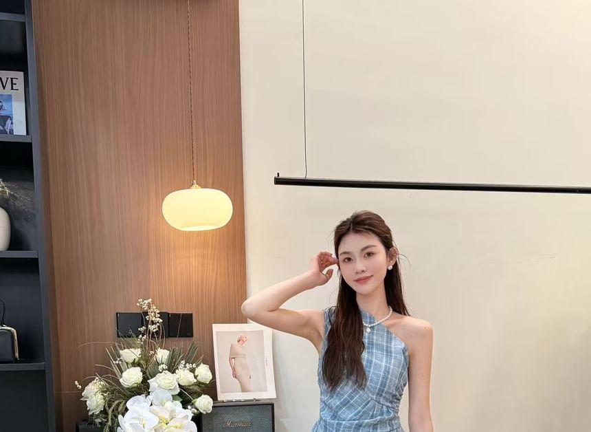 Asymmetrical Top Sleeveless Plaid