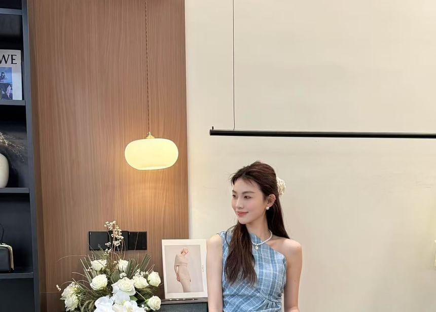 Asymmetrical Top Sleeveless Plaid