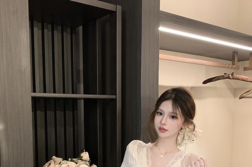 Ribbed Lace Plain Tee Short-Sleeve Trim Cold-Shoulder Slim Fit V-Neck