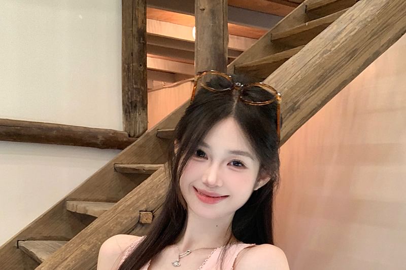 Slim Bow Trim Lace Tank V-Neck Top Fit