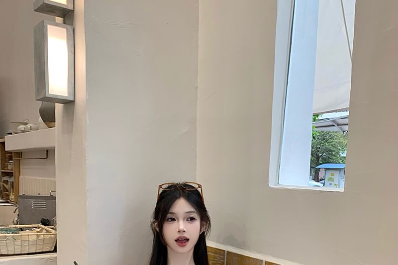 Slim Bow Trim Lace Tank V-Neck Top Fit