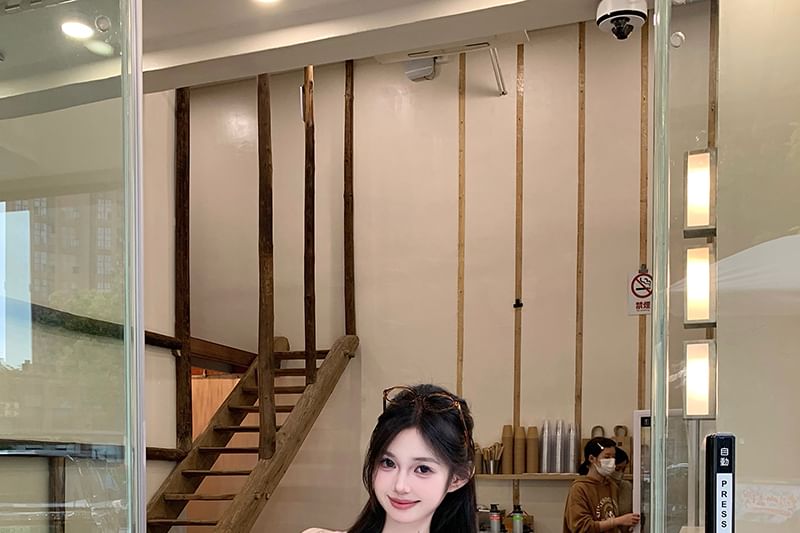 Slim Bow Trim Lace Tank V-Neck Top Fit