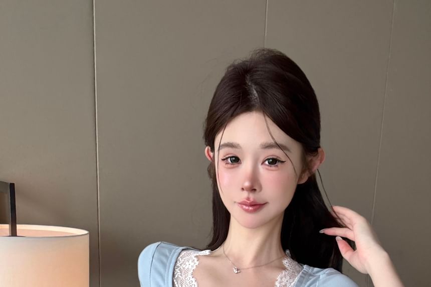 Short Panel Lace V-Neck Sleeve Top Bow