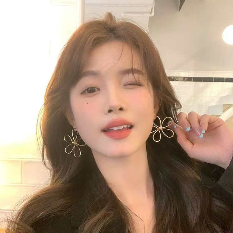 Wirework Alloy Floral Stud Earring