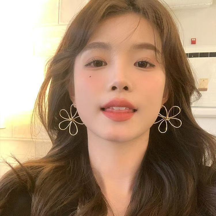 Wirework Alloy Floral Stud Earring