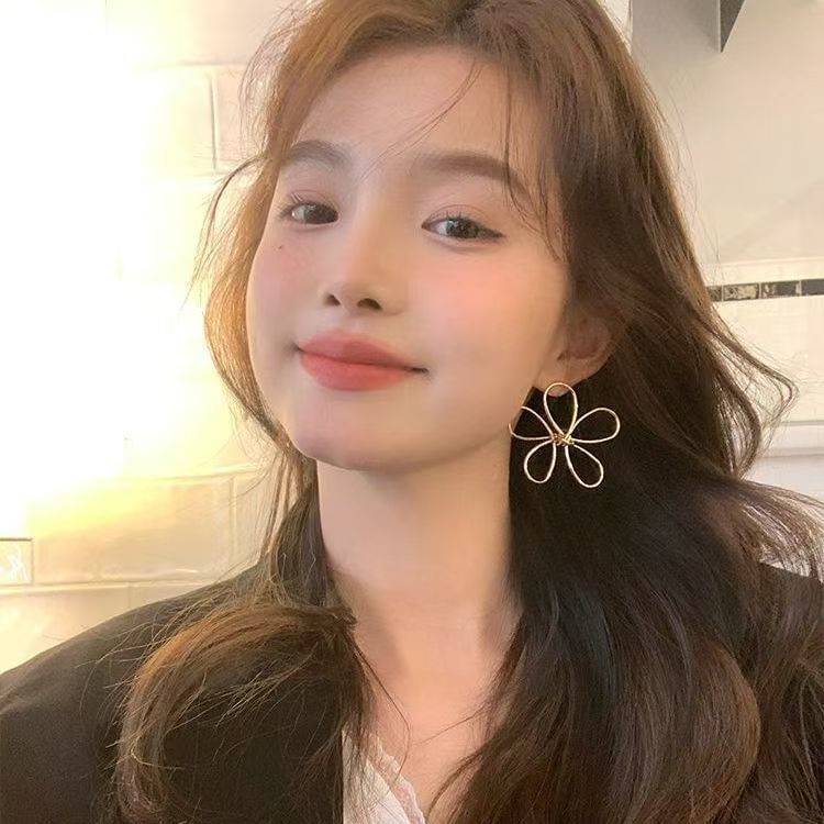 Wirework Alloy Floral Stud Earring