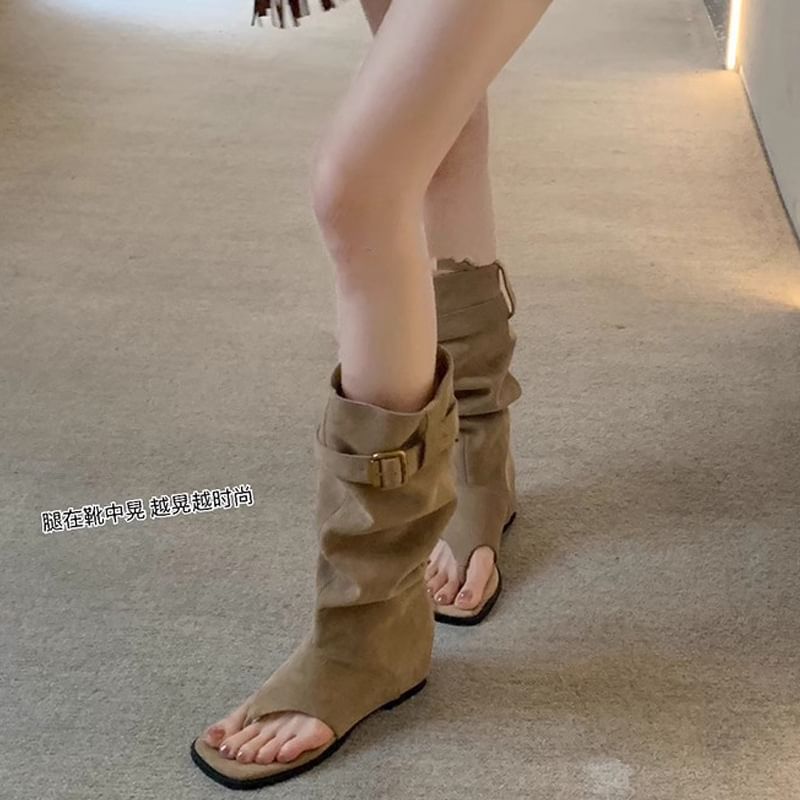 Sandals Thong Buckled